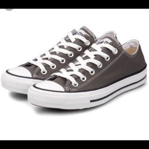 Grey low top converse